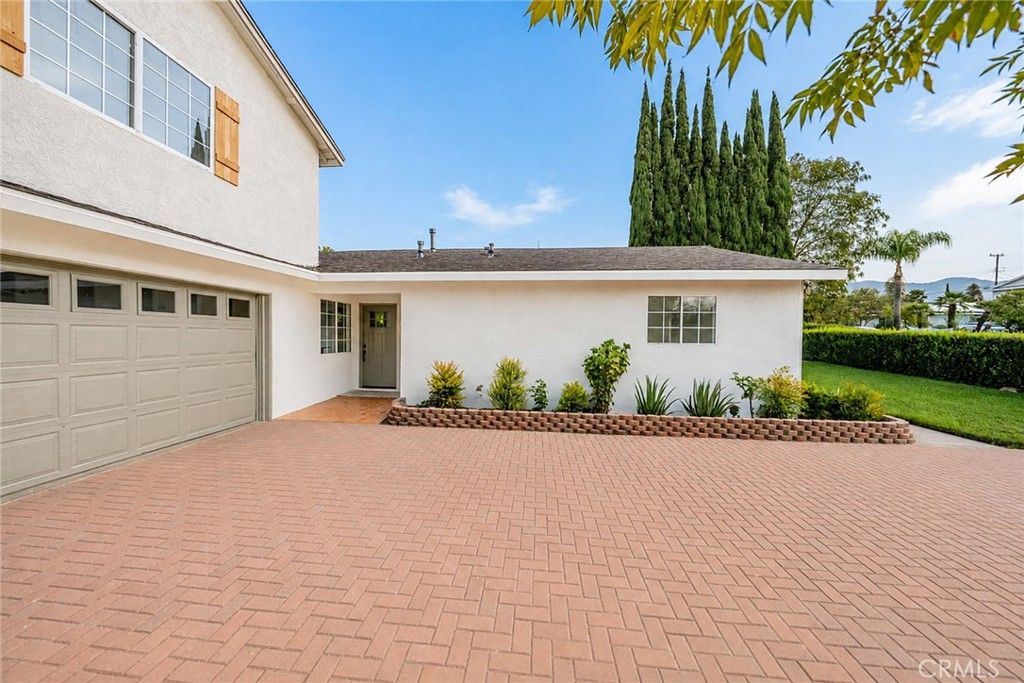 Image 3 of property listing at 6270 Kinlock, Rancho Cucamonga, CA 91737