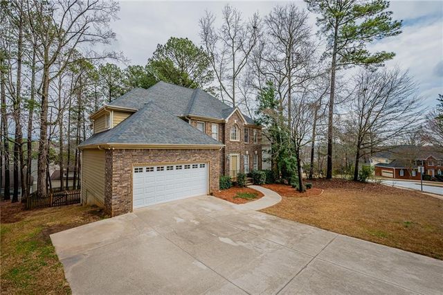 2165 Wildwood Lake Drive, Suwanee, GA 30024