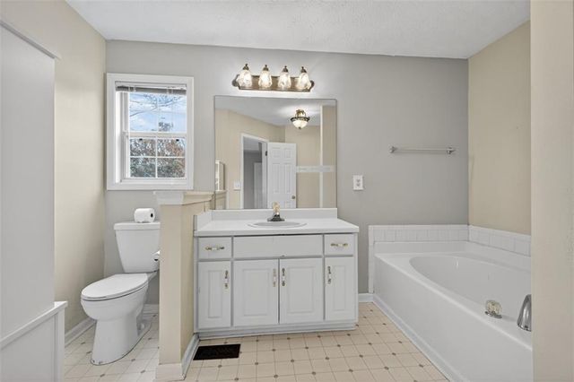 4695 Eucalyptus Way, Flowery Branch, GA 30542