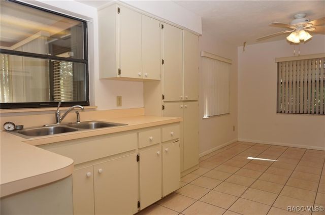 324 W Staggerbush Path, Beverly Hills, FL 34465