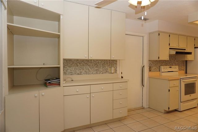 324 W Staggerbush Path, Beverly Hills, FL 34465