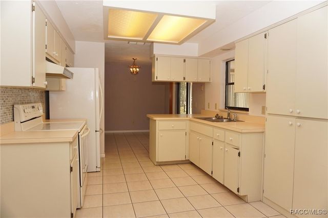 324 W Staggerbush Path, Beverly Hills, FL 34465