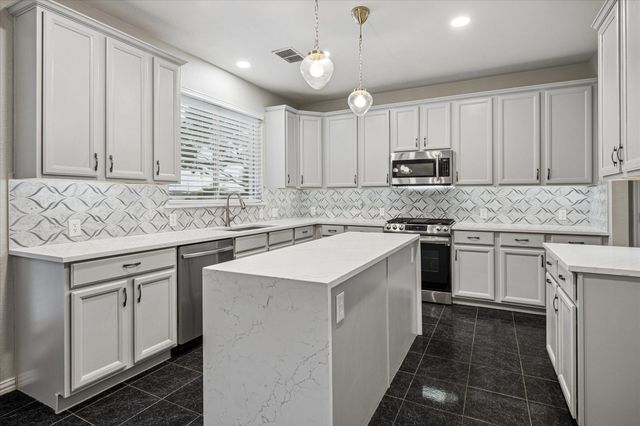 1209 Silverwood Drive, Flower Mound, TX 75028