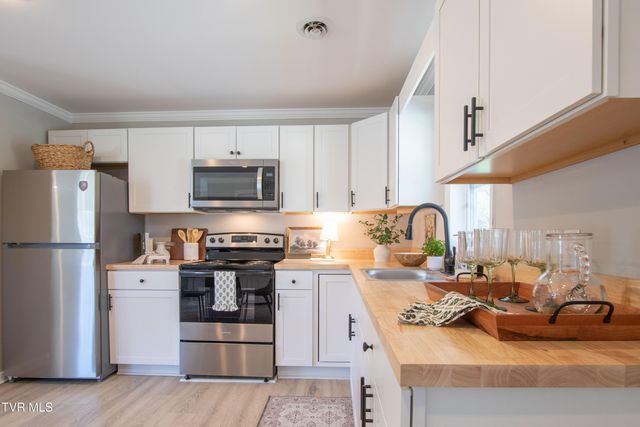 1276 Old Airport Road, Bristol, VA 24201