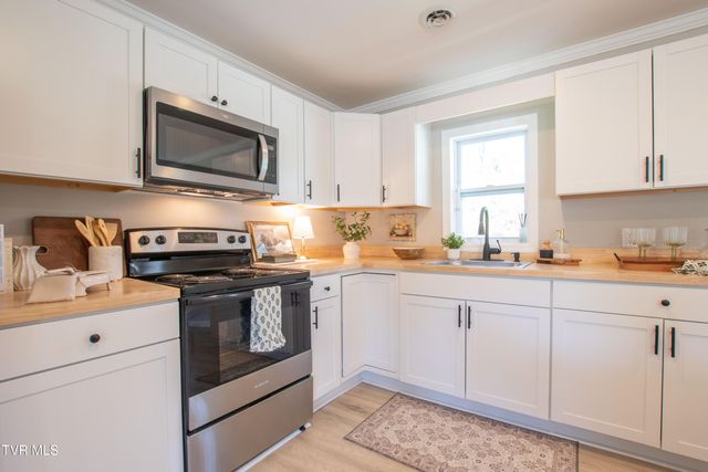 1276 Old Airport Road, Bristol, VA 24201