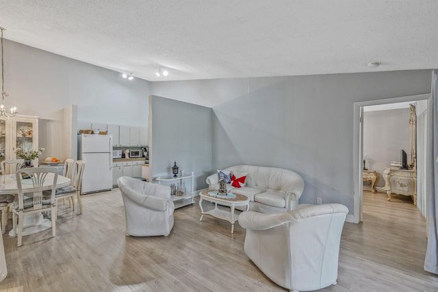 6544 Chasewood Drive H, Jupiter, FL 33458
