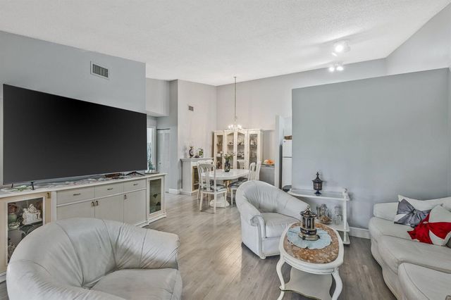 6544 Chasewood Drive H, Jupiter, FL 33458