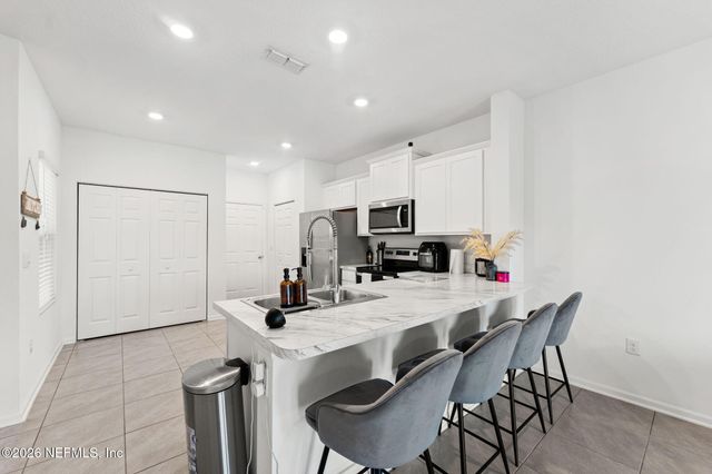 9049 GIFFORD Drive, Jacksonville, FL 32220
