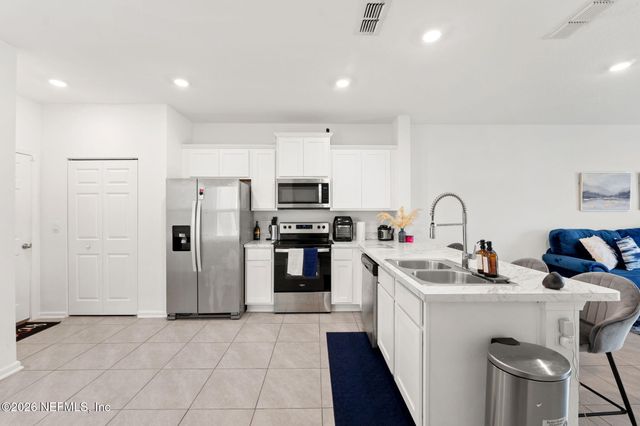 9049 GIFFORD Drive, Jacksonville, FL 32220