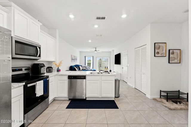 9049 GIFFORD Drive, Jacksonville, FL 32220