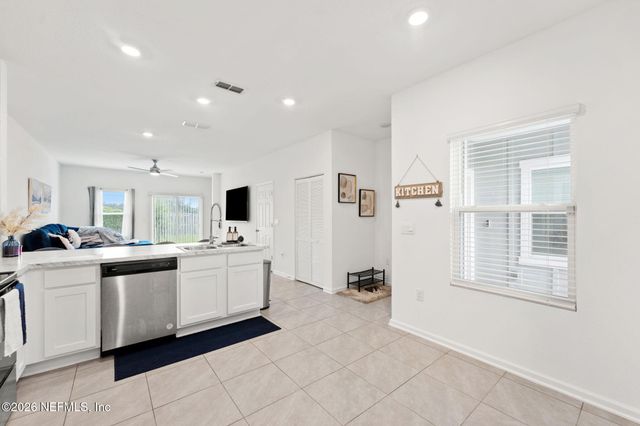 9049 GIFFORD Drive, Jacksonville, FL 32220