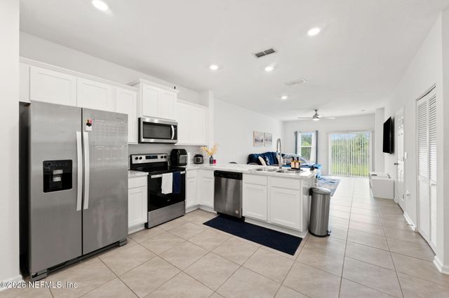 9049 GIFFORD Drive, Jacksonville, FL 32220