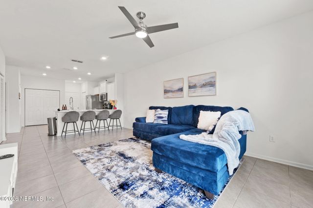 9049 GIFFORD Drive, Jacksonville, FL 32220