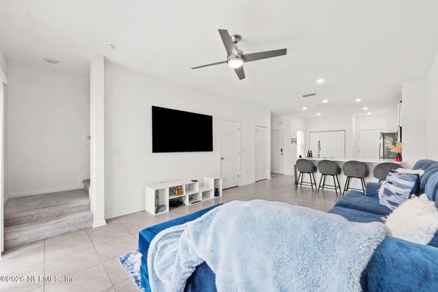 9049 GIFFORD Drive, Jacksonville, FL 32220