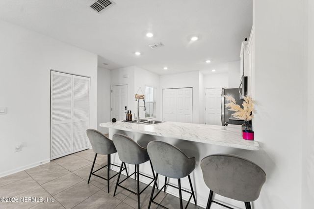 9049 GIFFORD Drive, Jacksonville, FL 32220