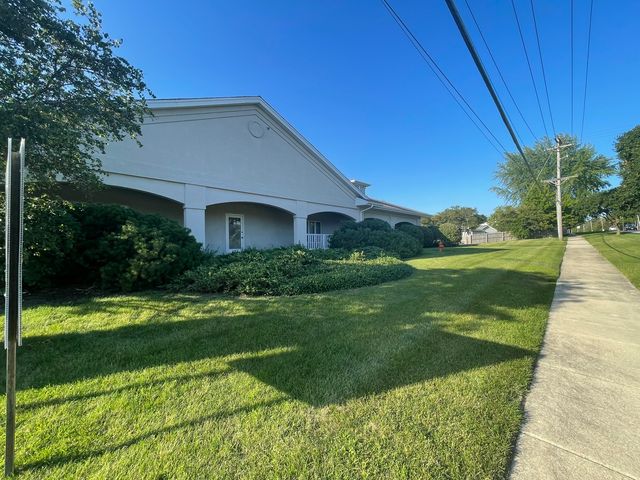 1001 E Chicago Avenue 111, Naperville, IL 60540