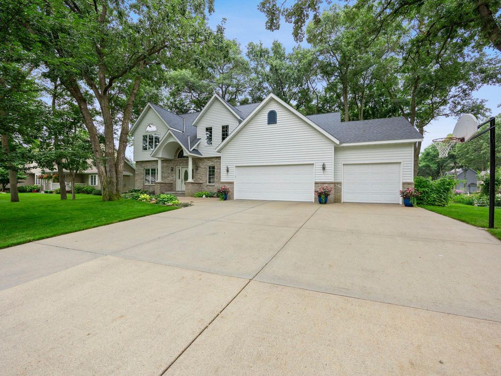 516 17th Street N, Sartell, MN 56377