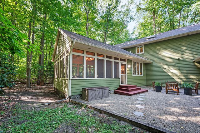 13855 Cherry Beach Road, Harbert, MI 49115