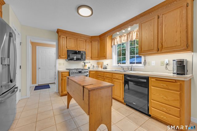 391 Squaw Hollow Road, Ashford, CT 06278
