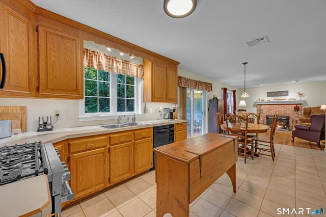 391 Squaw Hollow Road, Ashford, CT 06278