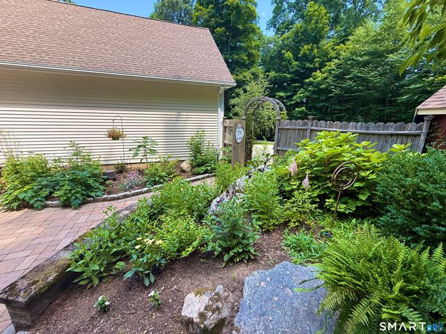 391 Squaw Hollow Road, Ashford, CT 06278