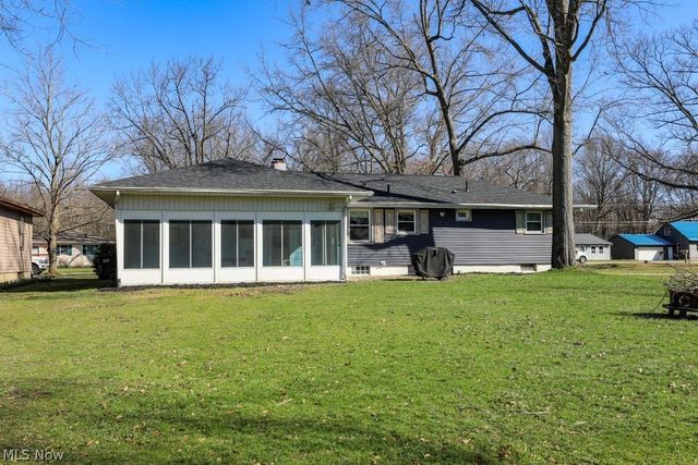 17997 Hillcrest Drive, Lake Milton, OH 44429