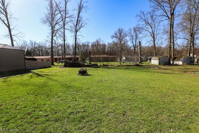 17997 Hillcrest Drive, Lake Milton, OH 44429