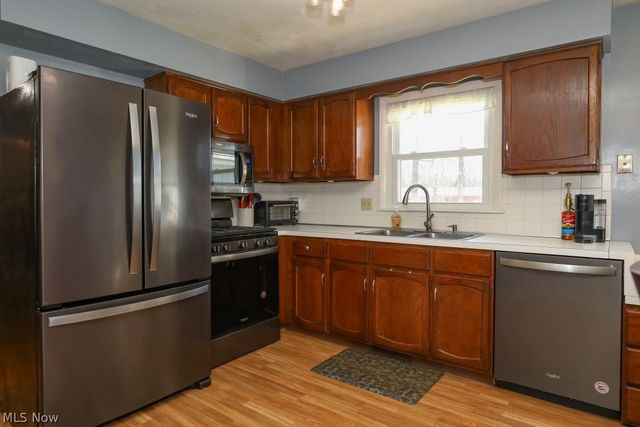 17997 Hillcrest Drive, Lake Milton, OH 44429