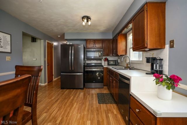 17997 Hillcrest Drive, Lake Milton, OH 44429