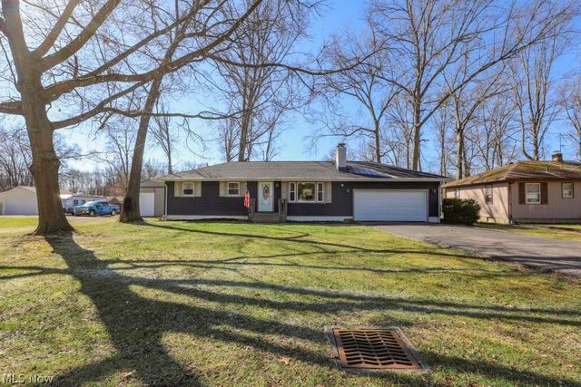 17997 Hillcrest Drive, Lake Milton, OH 44429