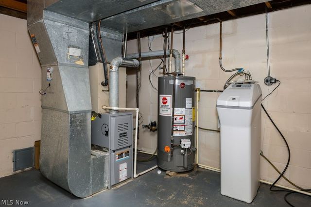 17997 Hillcrest Drive, Lake Milton, OH 44429