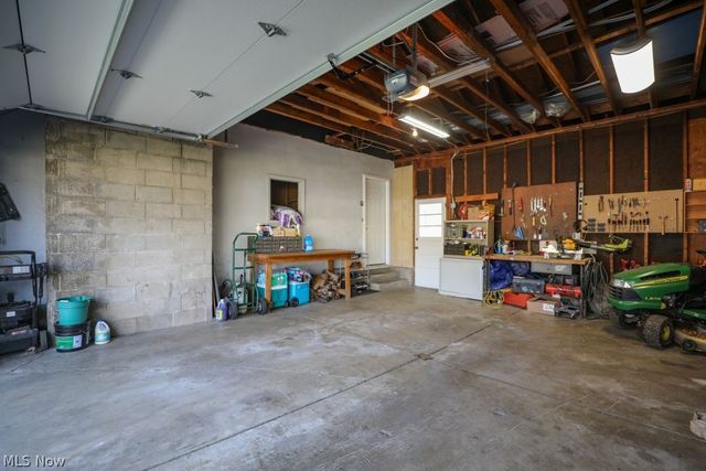 17997 Hillcrest Drive, Lake Milton, OH 44429