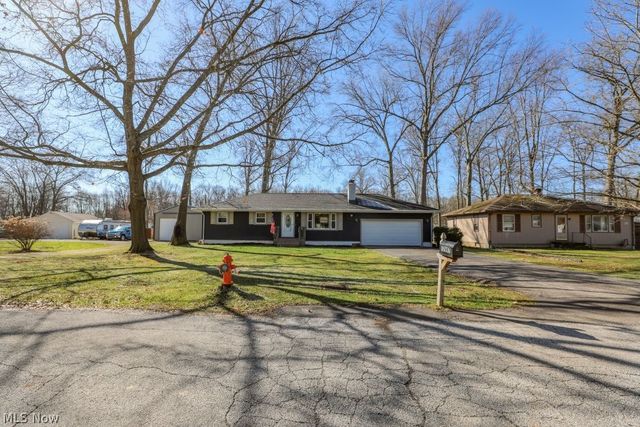 17997 Hillcrest Drive, Lake Milton, OH 44429