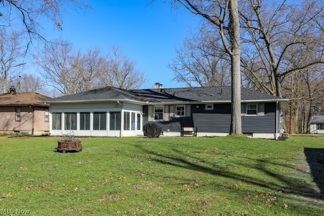 17997 Hillcrest Drive, Lake Milton, OH 44429