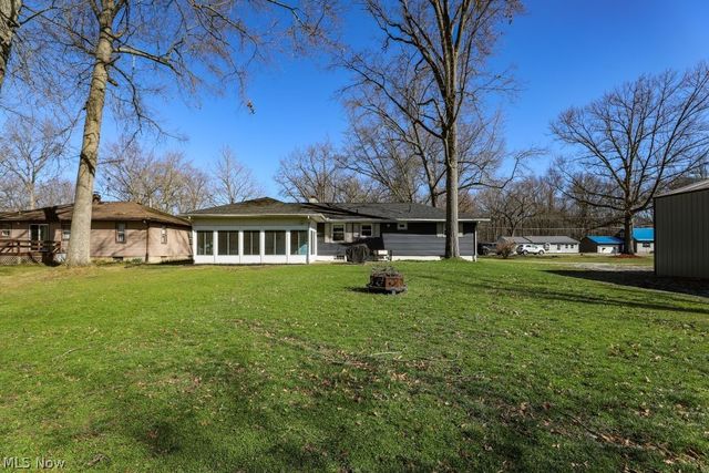 17997 Hillcrest Drive, Lake Milton, OH 44429