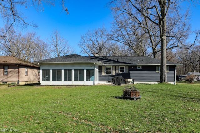 17997 Hillcrest Drive, Lake Milton, OH 44429