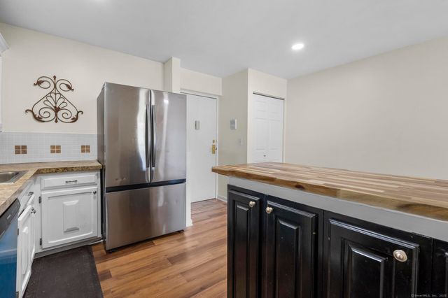 26 Balance Rock Road APT 16, Seymour, CT 06483