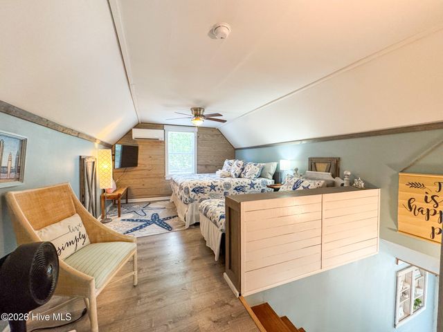 135 NE 34th Street, Oak Island, NC 28465