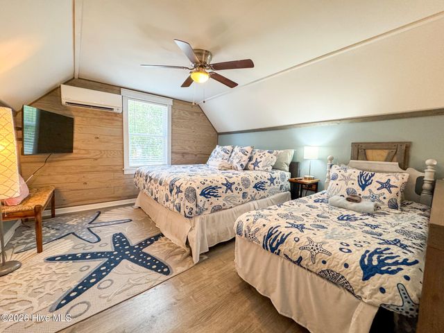 135 NE 34th Street, Oak Island, NC 28465