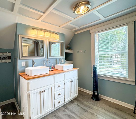 135 NE 34th Street, Oak Island, NC 28465