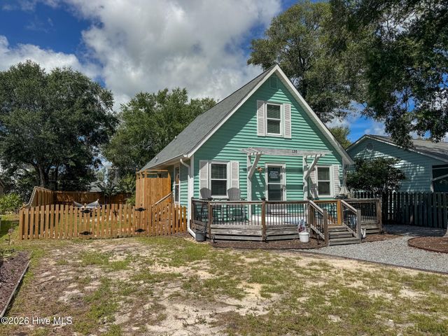 135 NE 34th Street, Oak Island, NC 28465
