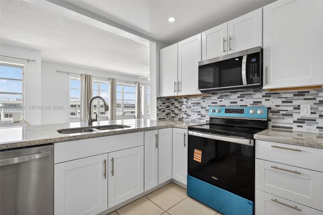 329 SE 3rd St 502T, Hallandale Beach, FL 33009