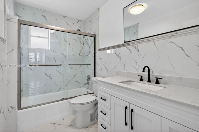 329 SE 3rd St 502T, Hallandale Beach, FL 33009