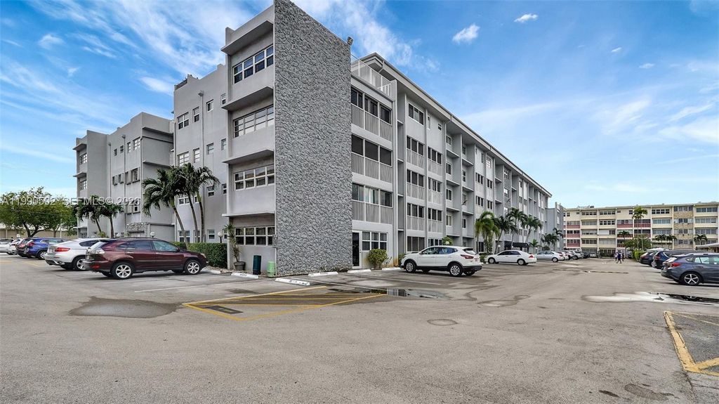 329 SE 3rd St 502T, Hallandale Beach, FL 33009