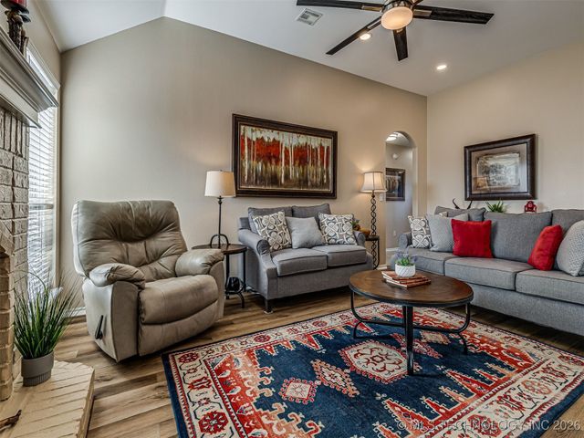 1006 E 146th Street S, Glenpool, OK 74033