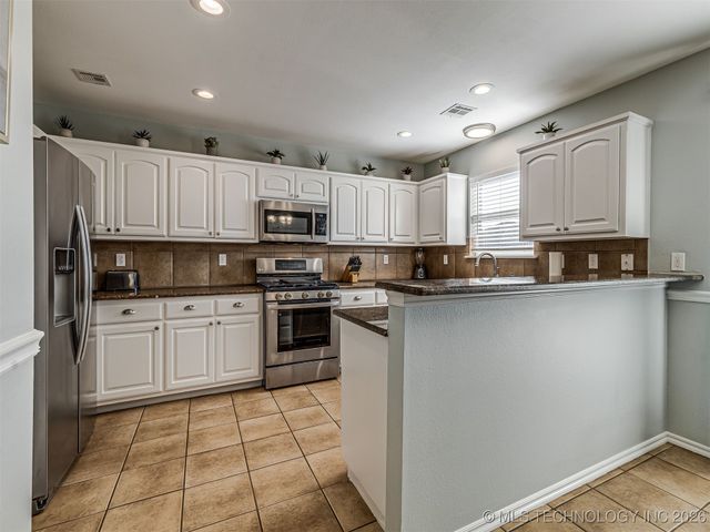 1006 E 146th Street S, Glenpool, OK 74033