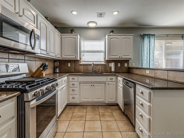 1006 E 146th Street S, Glenpool, OK 74033