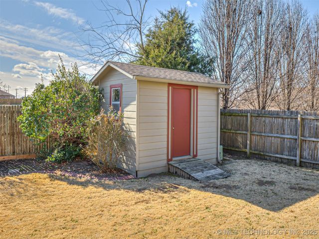 1006 E 146th Street S, Glenpool, OK 74033