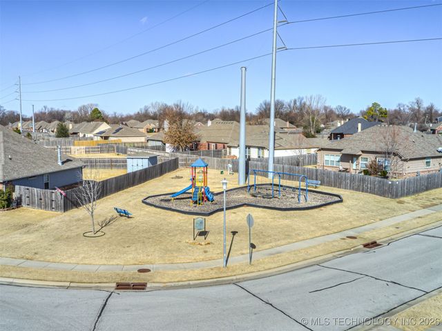 1006 E 146th Street S, Glenpool, OK 74033