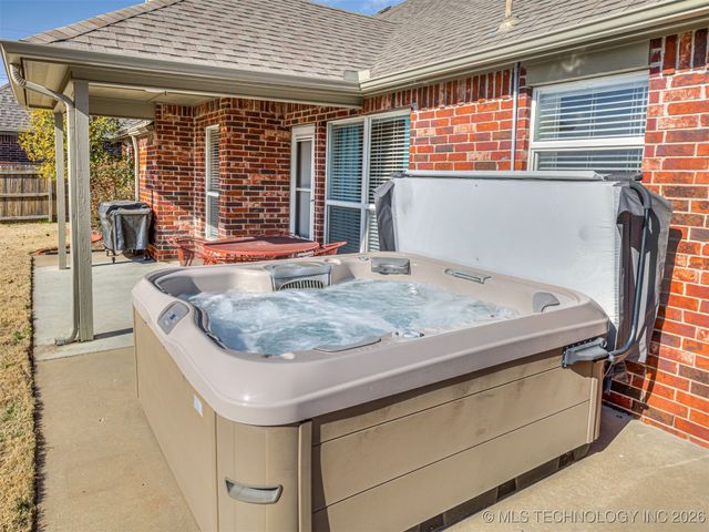 1006 E 146th Street S, Glenpool, OK 74033